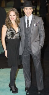 幻灯：《福尔摩斯》伦敦首映 盖-里奇携主演出场