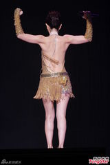 组图：Selina延迟造人 Ella挤胸性感舞老公最爱