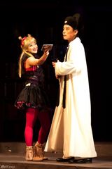 组图：梅婷《疯人院》里日臻成熟 舞台魅力征服全场