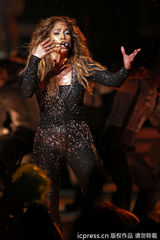 组图：詹妮弗-洛佩兹黑钻裙开唱 金鸡独立翘臀惹火