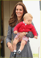 组图：凯特王妃启程回国 小王子表情略囧显不舍