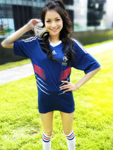 幻灯图：叶熙祺化身足球天使 世界杯力挺法国队