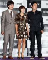 高清组图：全度妍宣传新片《倒计时》 星星装闪金光