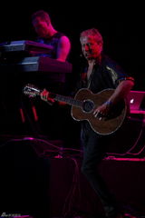 组图：空气补给乐队上海开唱 翻唱席琳-迪翁成名曲