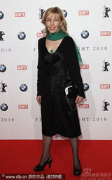 幻灯图：群星齐聚电影节之夜活动 布吉特举止出位