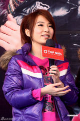 组图：H.E.出席活动Selina献声 圣诞改捐烫伤基金 