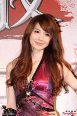 组图：台淫少门女星吴亚馨爆乳复出代言