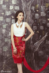 组图：叶青为杂志拍写真 摩登与复古的穿越涂鸦