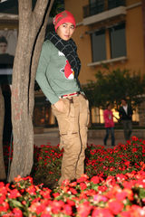 组图：王小毅上演自编自导光棍节主题街拍    