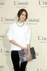 独家高清：张根硕撑品牌活动 少女时代允儿清纯