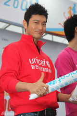 高清：黄晓明领航联合国万人慈善跑 赴四川遇余震