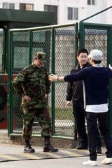 高清组图：SJ强仁今日退伍 透露暂时没有活动计划