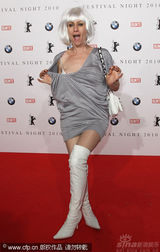 幻灯图：群星齐聚电影节之夜活动 布吉特举止出位