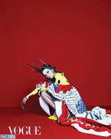 高清组图：韩团2NE1拍写真 土著造型展个性魅力