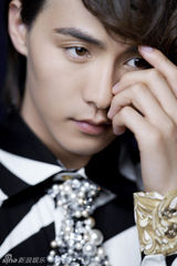 幻灯图：马天宇时尚写真 演绎从男孩到男人的蜕变