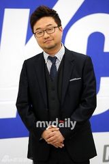 组图：权五中等宣传职场真人秀节目《9 TO 6》