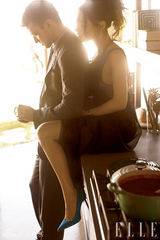 组图：贾斯汀携米拉登杂志封面 同床共枕玩暧昧