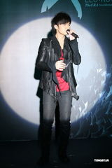 组图：古巨基三年磨一剑再发声 张柏芝令其请客