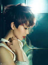 组图：海清复古宫廷风写真 散发性感女人味