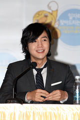 高清组图：韩星张根锡担任首尔新形象宣传大使