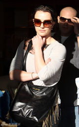 幻灯图集：布兰妮贝利弗山庄血拼 上衣太薄致凸点