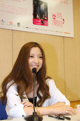 高清组图：潘辰上海办签售会 EP两小时抢购一空