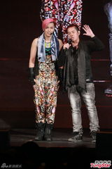 组图：罗志祥香港开唱 谭咏麟相挺当和事佬