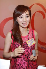 组图：谢安琪称婆婆沟通无代沟 罗霖中秋做慈善