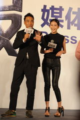 组图：任达华《制服》斗连环杀手 被夸党员品质