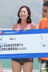 组图：颜子菲泳装亮相户外节目 赴马尔代夫拍摄