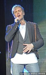 组图：西城男孩英国告别巡演 深情放歌魅力不减