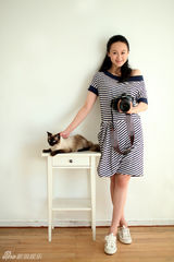 组图：练束梅清爽写真展现夏日活力