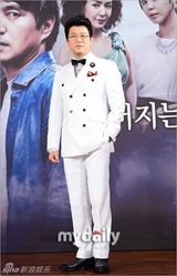 组图：金载沅新剧发布 赵允熙桔色裙性感妩媚