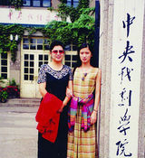 幻灯图：明星母女龚蓓苾吴诺娃 乐观开朗情意深长