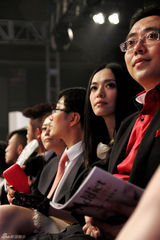 组图：姚晨率性宫廷风亮相 谈跨界最欣赏赫本