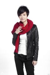 幻灯图：李宇春个唱海报曝光 赤脚拍摄诠释真我