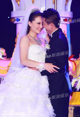 组图：孙茜婚礼内场 孙茜下跪给家长奉茶