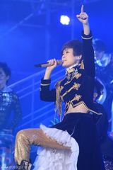 高清组图：李宇春个唱华美多姿 七套华服曝光 