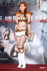 组图：台湾新性感女神代言 安心亚爆乳乍泄春光