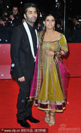 幻灯图：《可汗》首映 女星着印度传统服饰华丽迷人