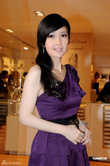 组图：周慧敏为歌迷开个唱 Angelababy怕提黄晓明