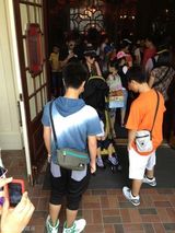 组图：Lucas8月2日5周岁 张柏芝携二子游乐场庆生