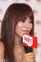 组图：丁当将发新专辑 被恐怖箱吓到尖叫