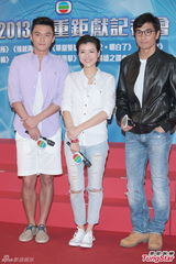 组图：陈法拉否认失宠 胡杏儿施美人计献吻