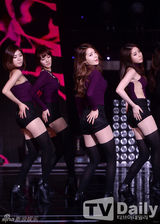 组图：佳仁Stellar等惹火表演《THE SHOW》