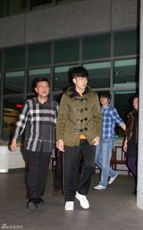 组图：高凌风儿子亲述父死讯 余天悲痛落泪