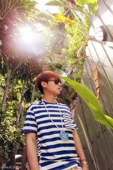 组图：李昊瀚远赴马来西亚拍MV 旅行中寻意境