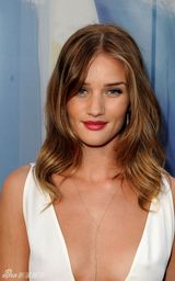 高清组图：安妮斯顿约翰逊迪亚兹捧场男士选择奖