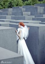 组图：杨丞琳写真化身温柔天使 薄纱隐秀美肩