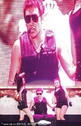 组图：Rain入伍前大马开唱 展现性感健硕身姿